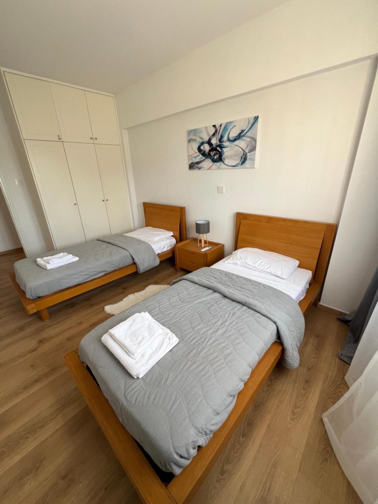 Iris Village Grand Apartment Paphos Exterior foto