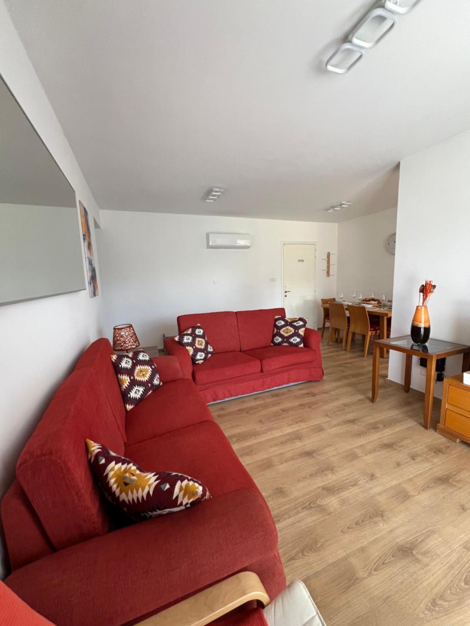 Iris Village Grand Apartment Paphos Exterior foto