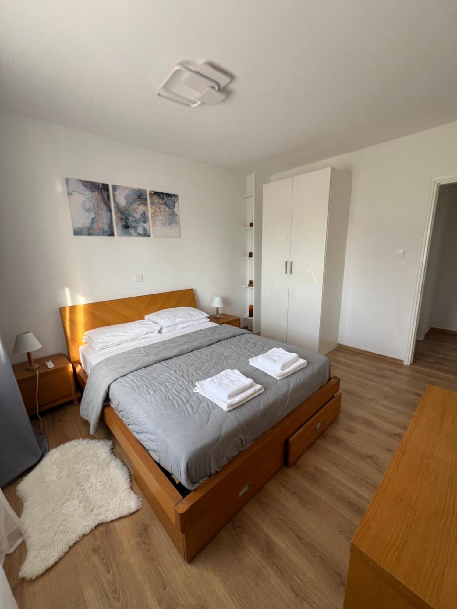 Iris Village Grand Apartment Paphos Exterior foto